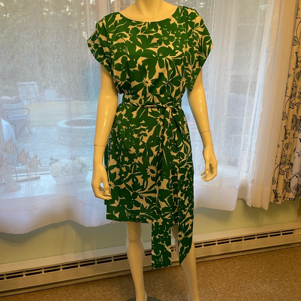 Green and White cocktail dress. Size 8.